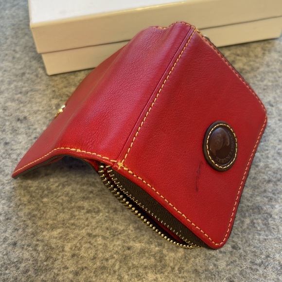 Dooney & Bourke small zip around leather wallet - Picture 7 of 12